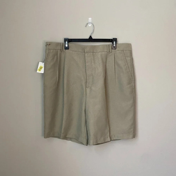 NWT Greg Norman Men's Size 40 8" Pleated Golf Performance Khaki Chino Shorts - Picture 1 of 16